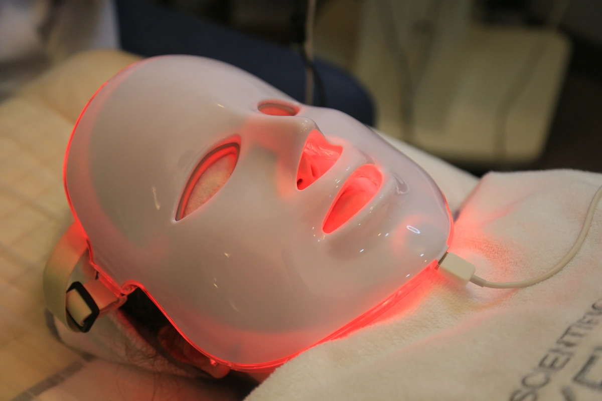 Red light therapy mask benefits